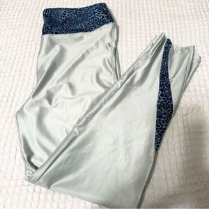Women’s Elastic Skinny Leg Pants Silver With Blue Insert Size M ‎ Casual Design1